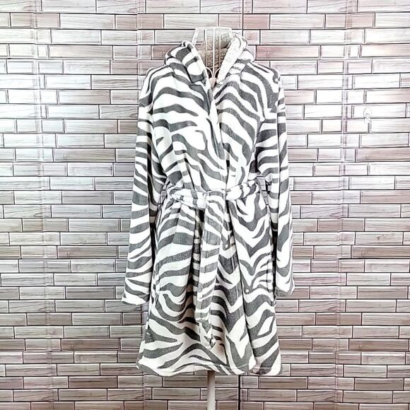 Tarea by Rue21 zebra plush robe One Size - Picture 1 of 11